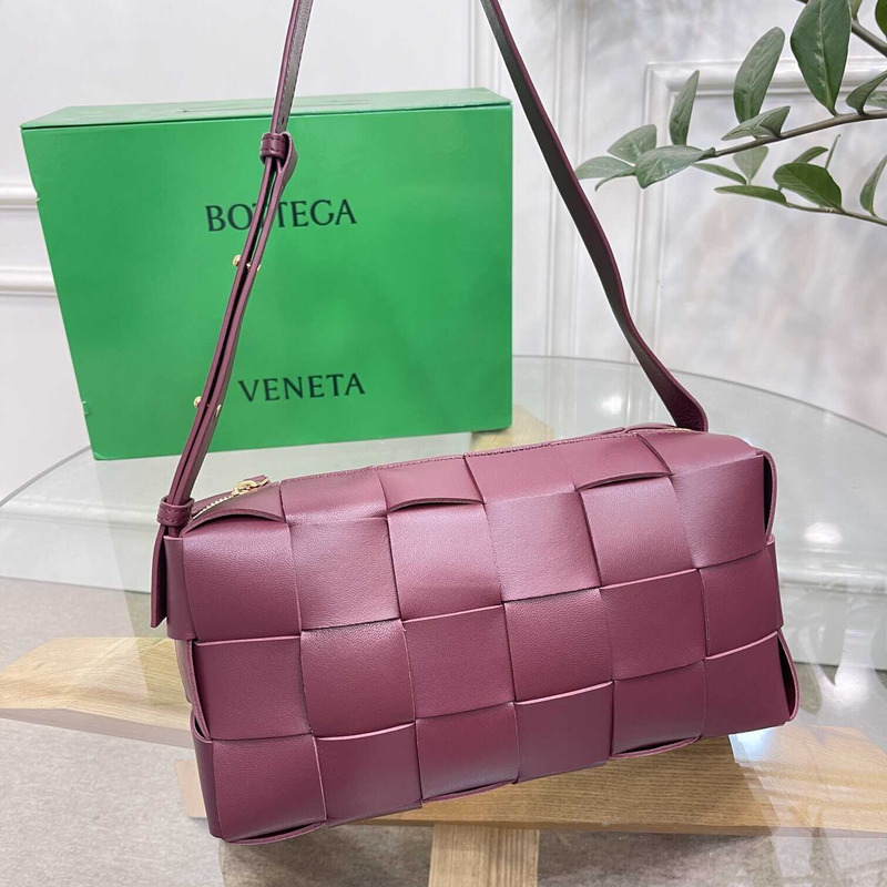 Bo*te*ga ve*ne*ta small cassette in pink