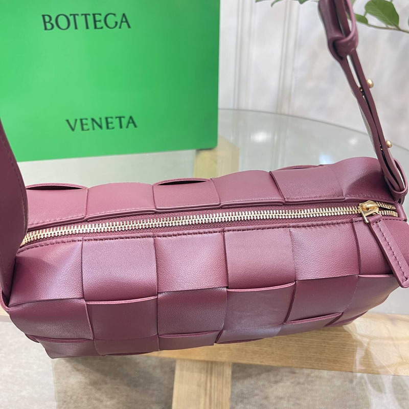 Bo*te*ga ve*ne*ta small cassette in pink