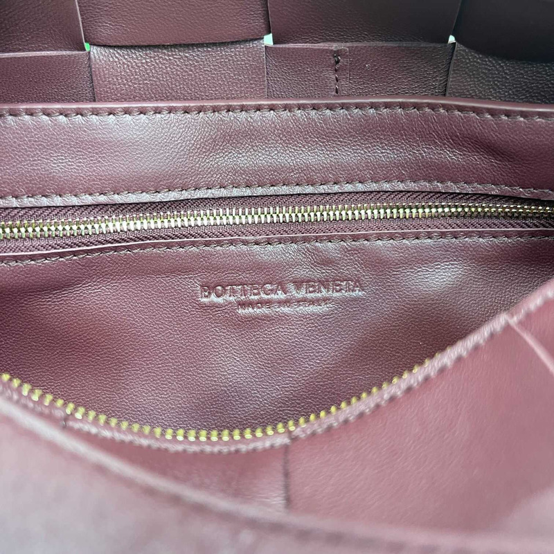 Bo*te*ga ve*ne*ta small cassette in pink