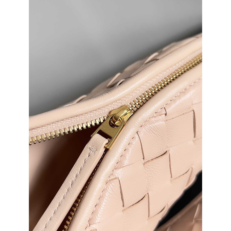 Bo*te*ga ve*ne*ta medium gemelli in lotus