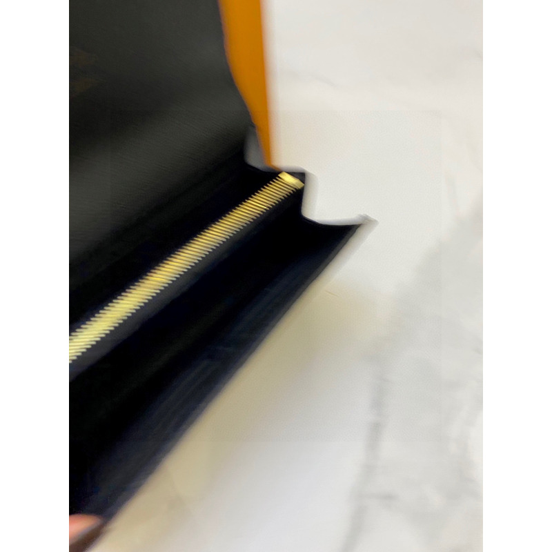 l**is V*t*n long wallet black