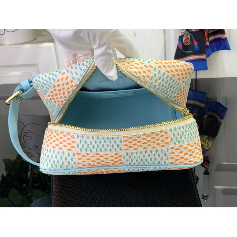 l**is V*t*n locket dopp kit damier multicolor