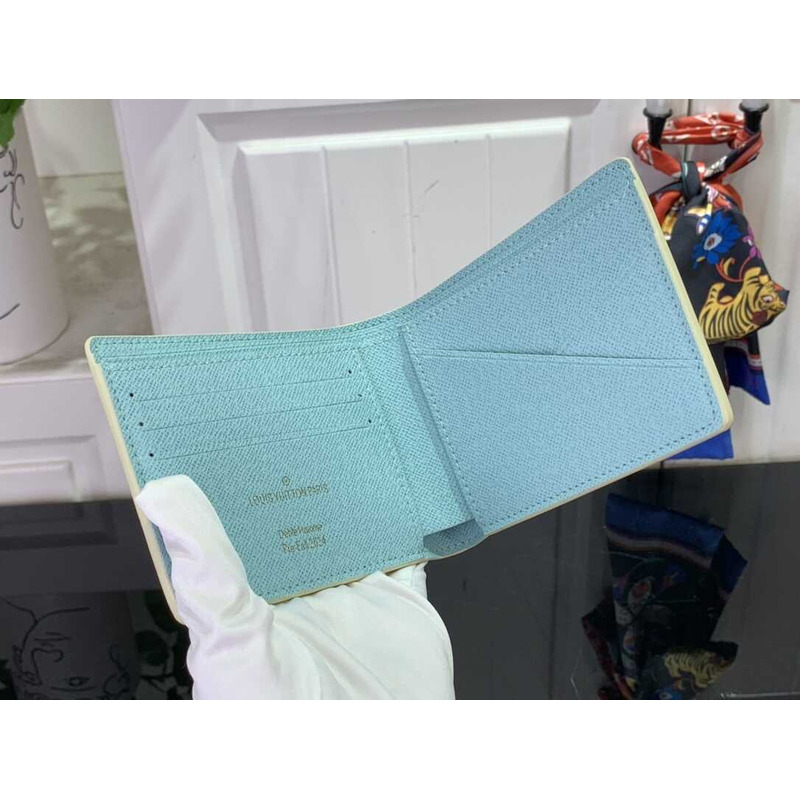 l**is V*t*n  multiple wallet in muti color