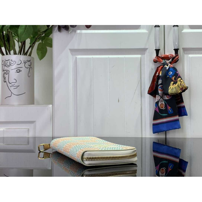 l**is V*t*n zippy wallet in muti color