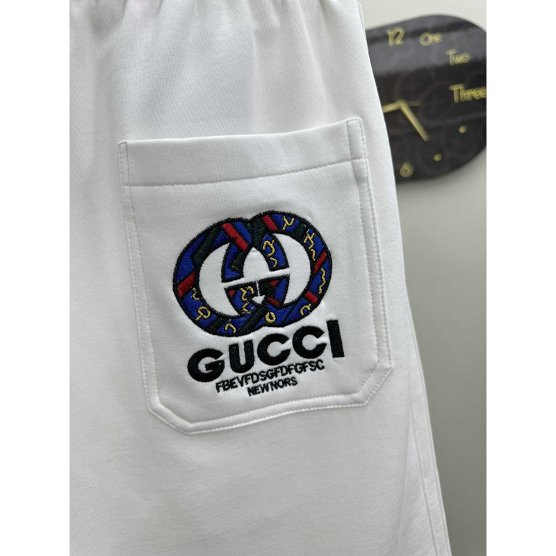 G*u*i logo-print shorts in white
