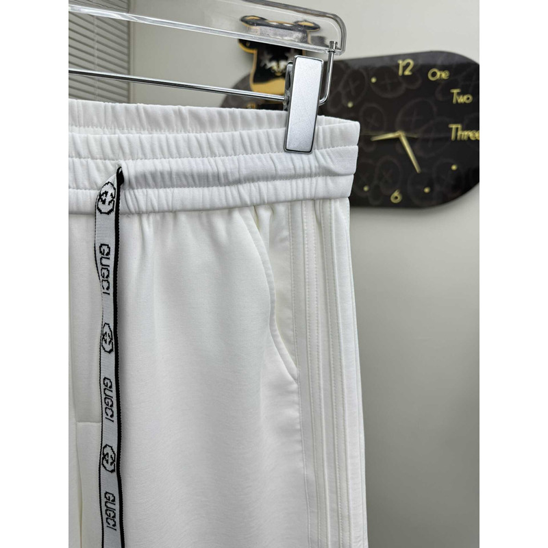 G*u*i logo-print shorts in white