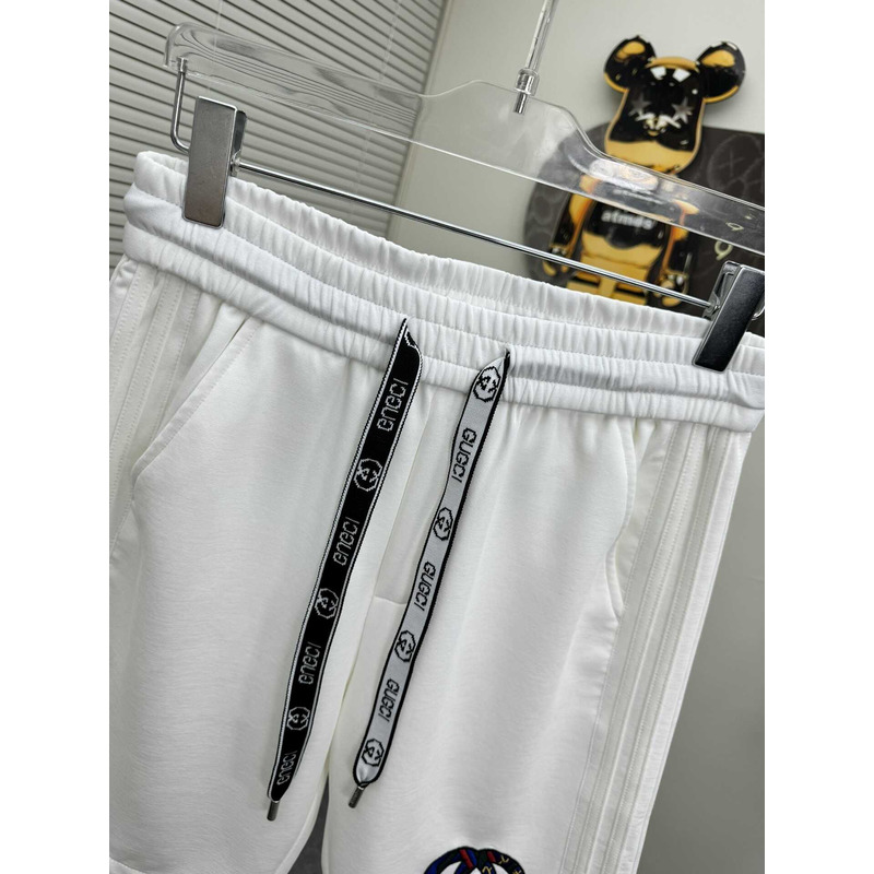 G*u*i logo-print shorts in white