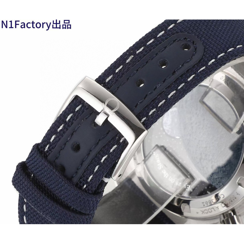 OmegaSpeedmaster Silver Snoopy Award Men\