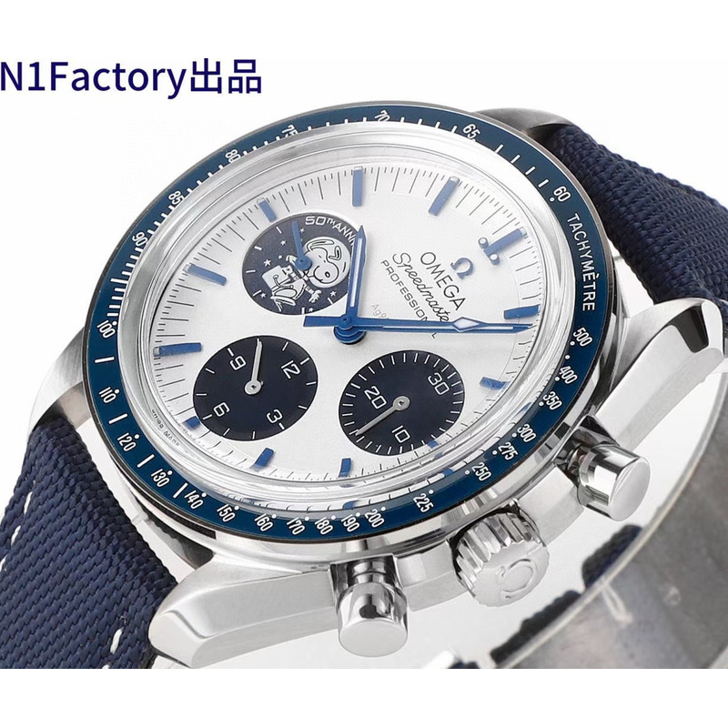 OmegaSpeedmaster Silver Snoopy Award Men\