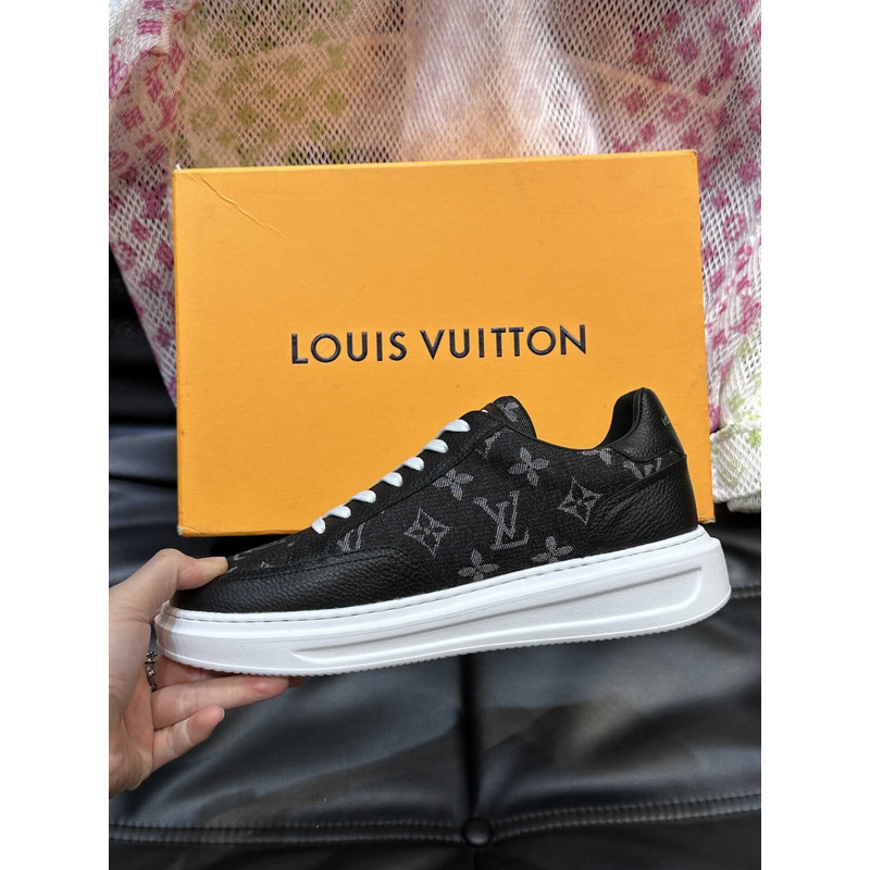 l**is V*t*n beverly hills sneaker