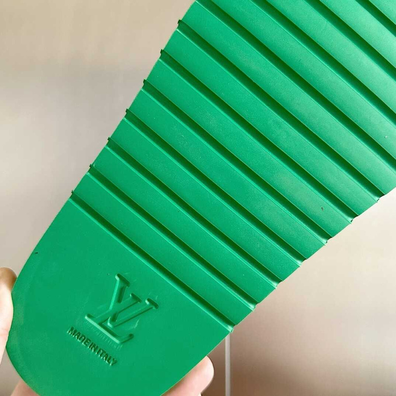 l**is V*t*n miami mule slides in green