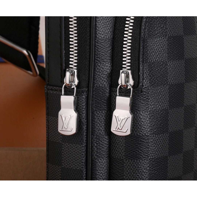 l**is V*t*n avenue slingbag nm taiga cowhide leather