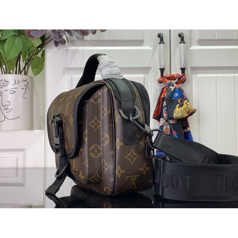 l**is V*t*n quest messenger cowhide-leather textile lining