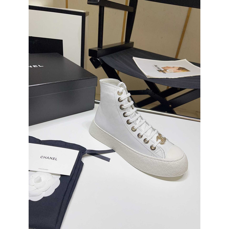 Ch*el sneaker calfskin in white