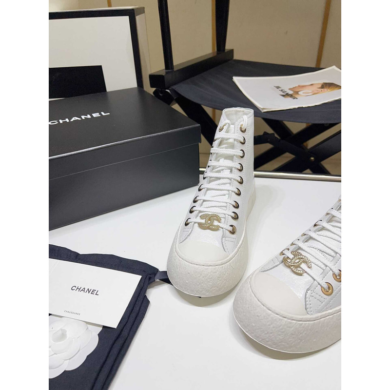 Ch*el sneaker calfskin in white