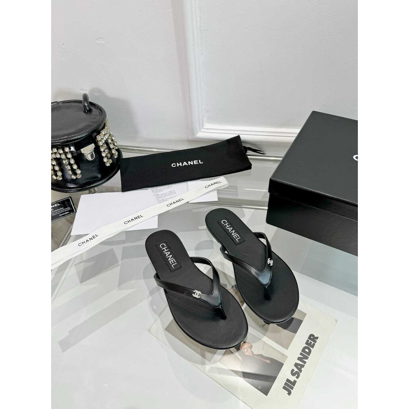 Ch*el logo thongs sandals in black