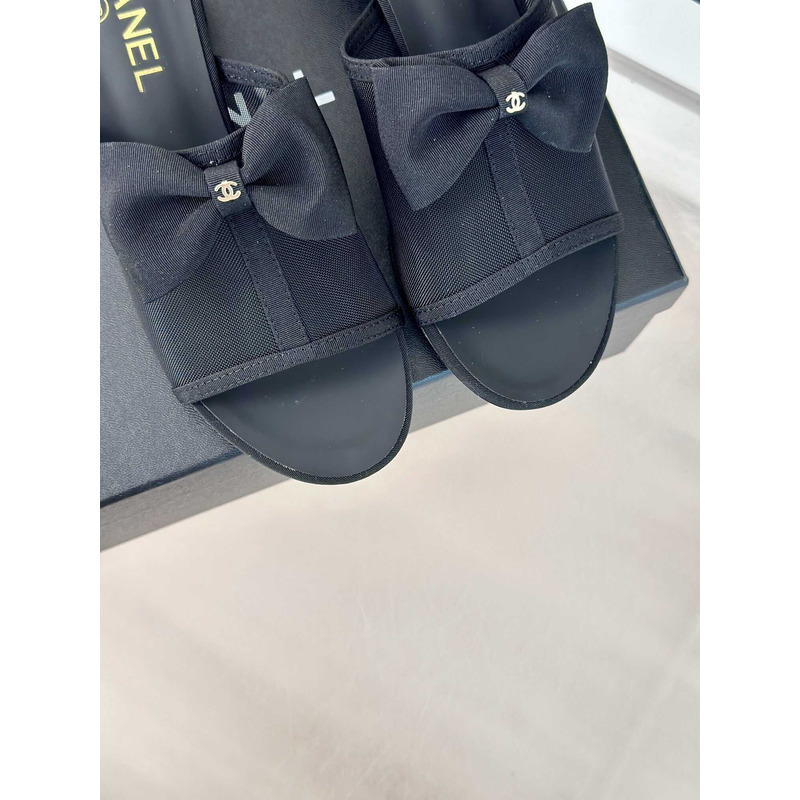 Ch*el interlocking cc logo leather slides