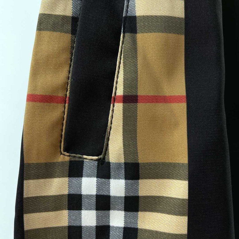 B**rry logo printed short in muticolor