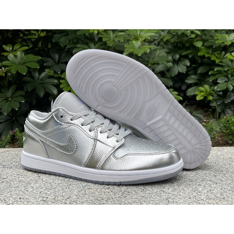 Air Jordan 1 Low SE Shoes Silver