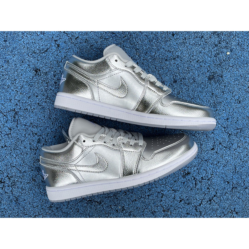 Air Jordan 1 Low SE Shoes Silver