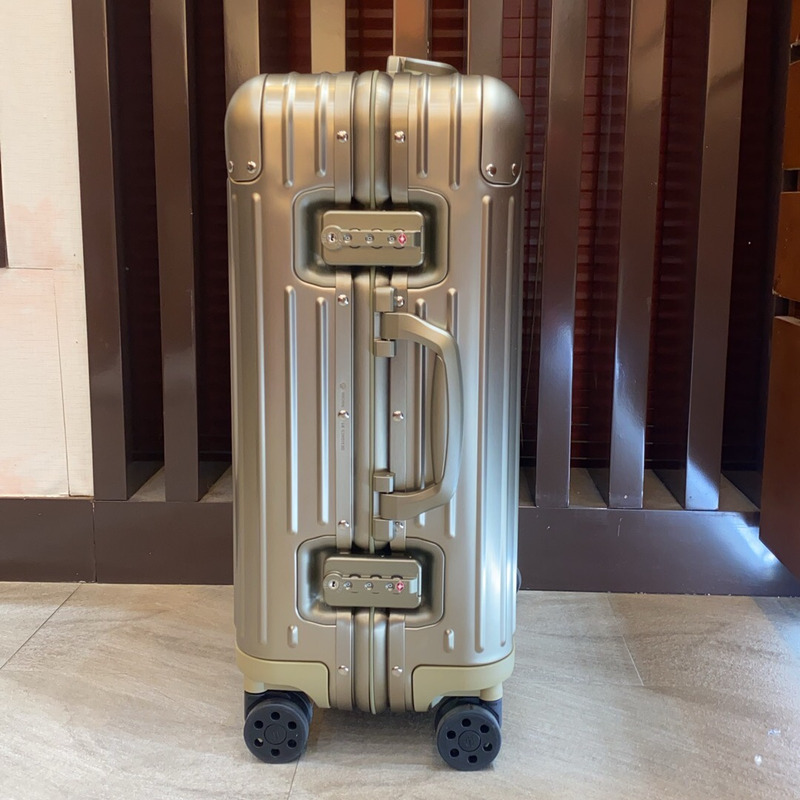Rimowa Classic Cabin Carry-on Suitcase Aluminum in Sliver