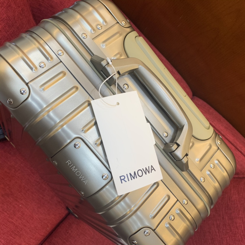 Rimowa Classic Cabin Carry-on Suitcase Aluminum in Sliver