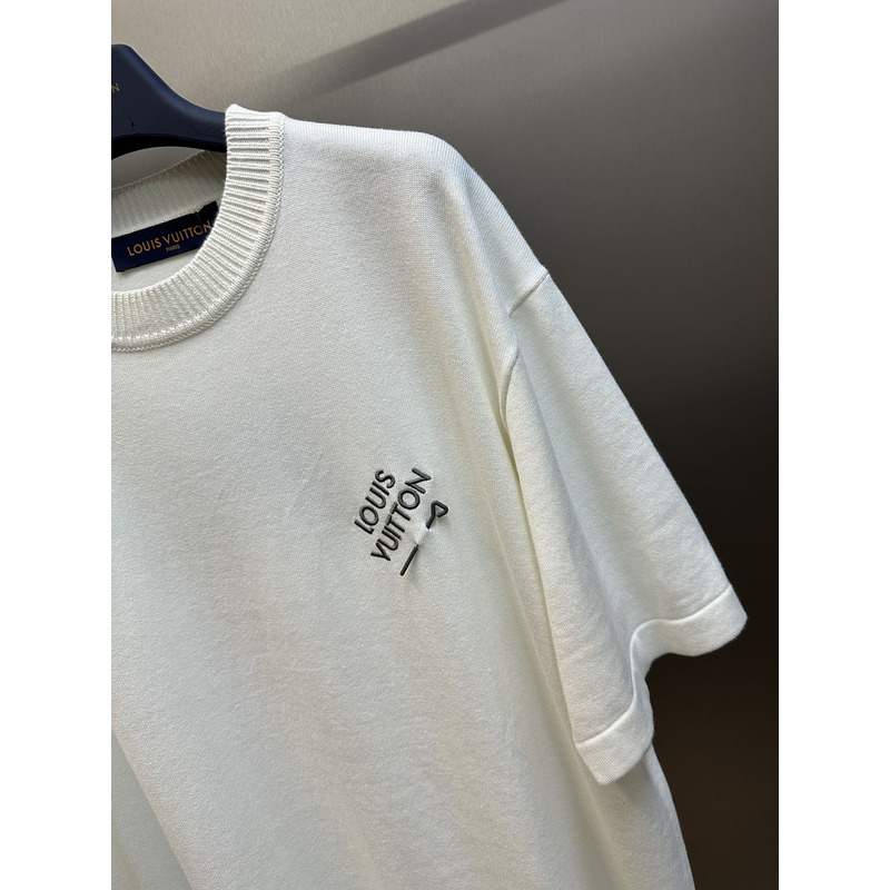 l**is V*t*n t-shrit white