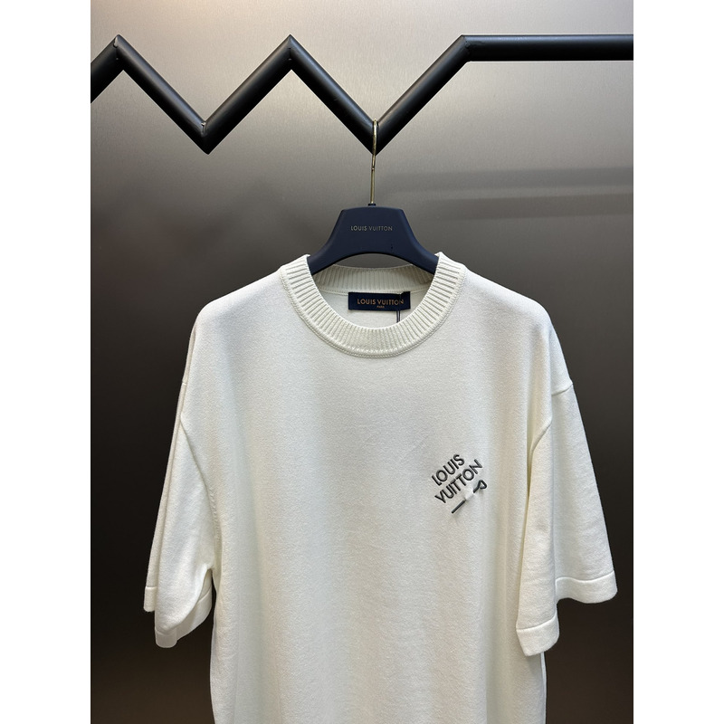 l**is V*t*n t-shrit white