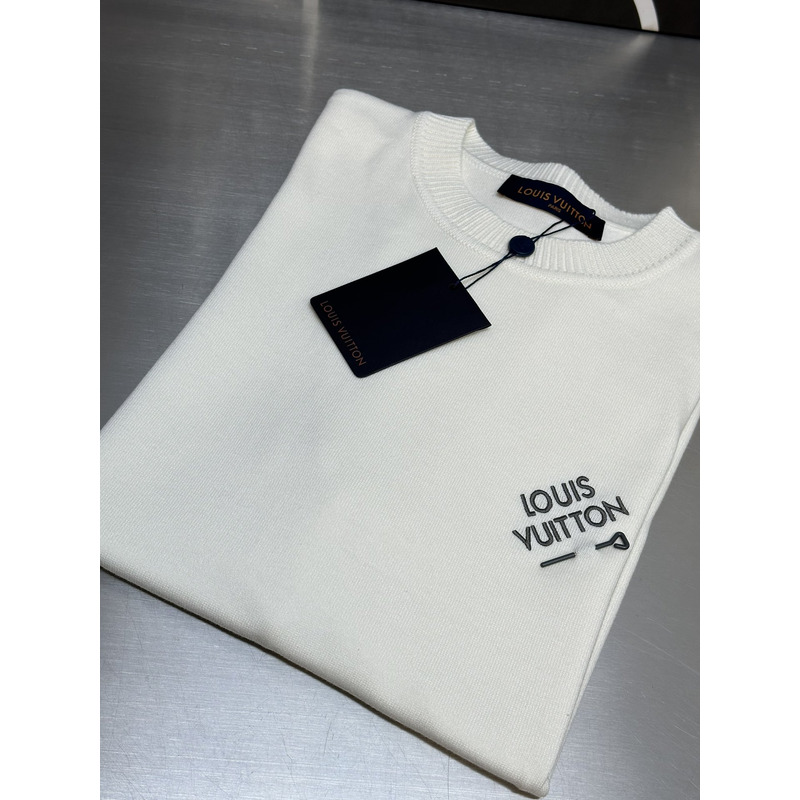 l**is V*t*n t-shrit white