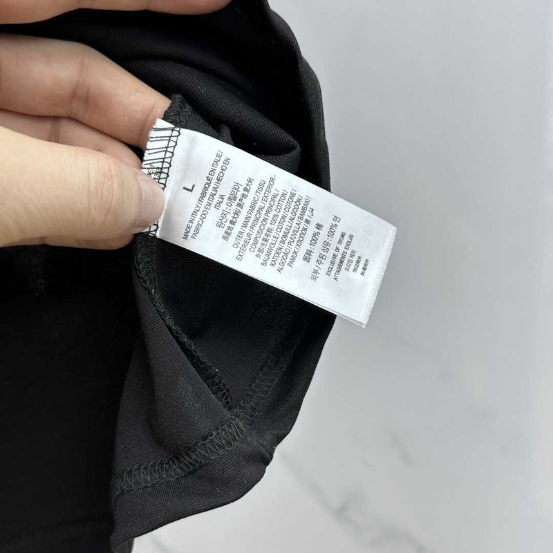 l**is V*t*n neckline logo embroidered t-shirt black