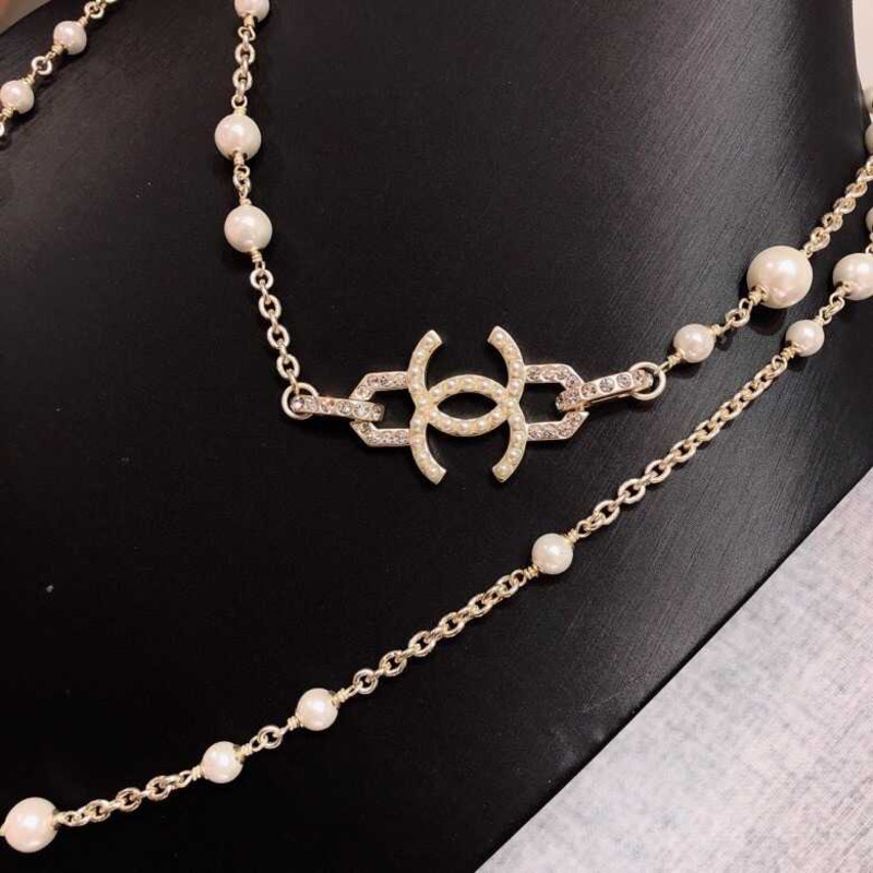 Ch*el pearl logo necklace white&gold