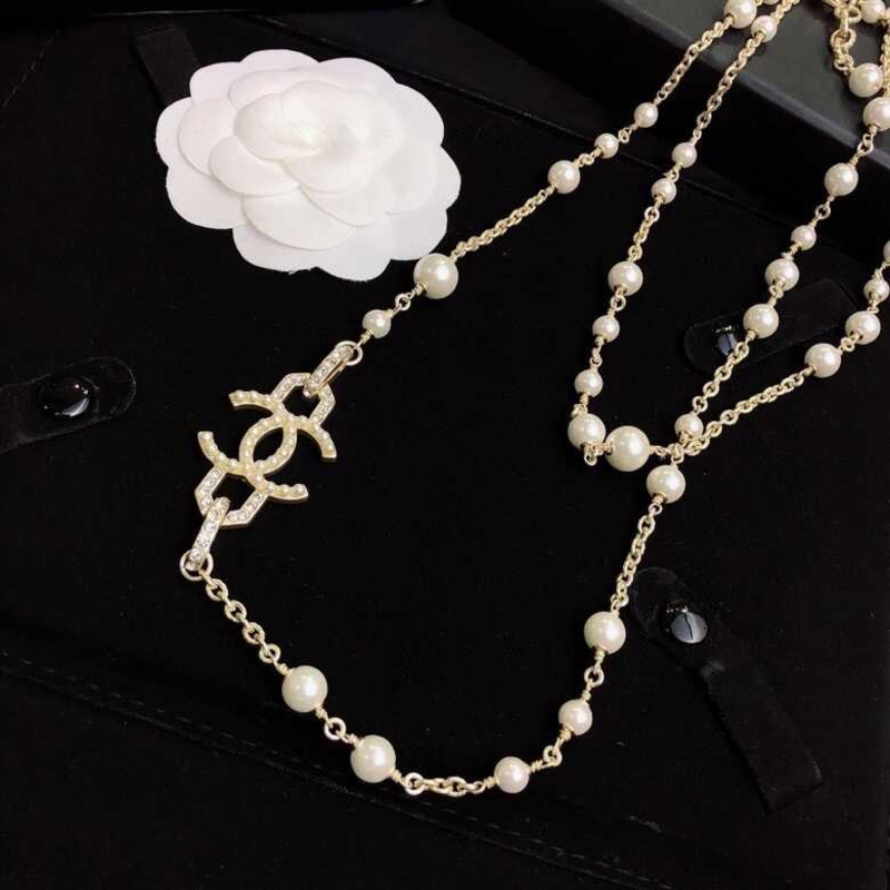 Ch*el pearl logo necklace white&gold