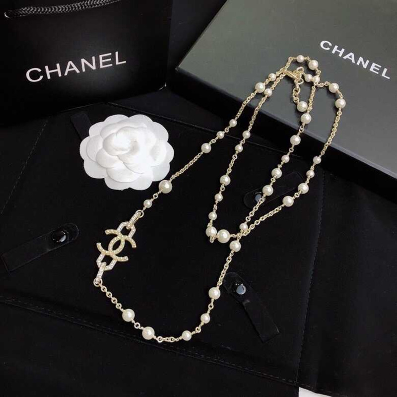 Ch*el pearl logo necklace white&gold