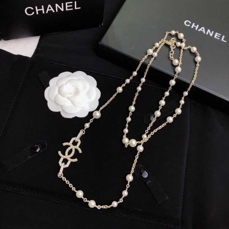 Ch*el pearl logo necklace white&gold
