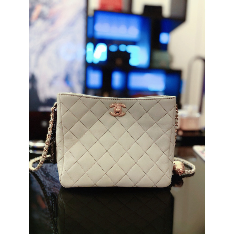 Ch*el 2022 quilted cc hobo sohoulder bag white