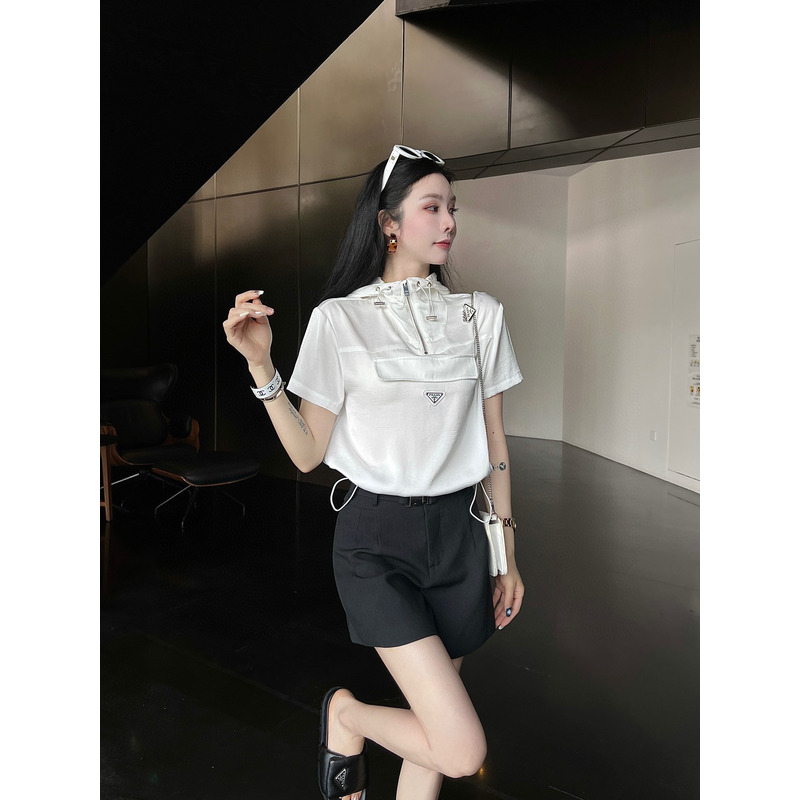 Pra*a triangle logo blouson t-shirt top white and shorts pure black
