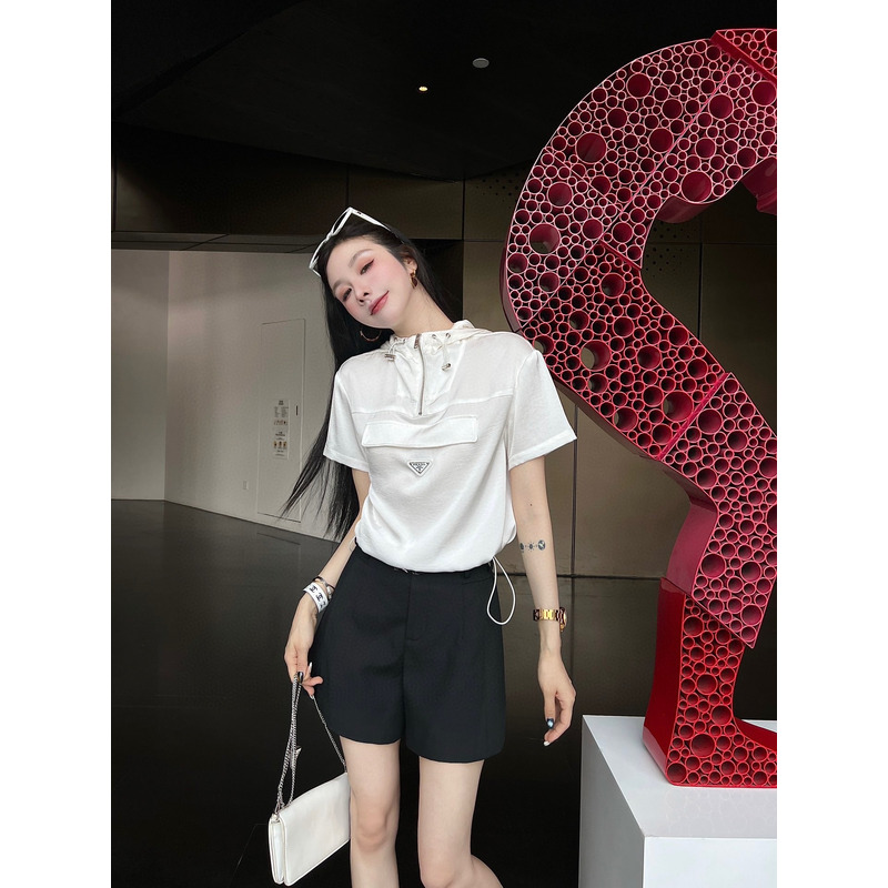 Pra*a triangle logo blouson t-shirt top white and shorts pure black