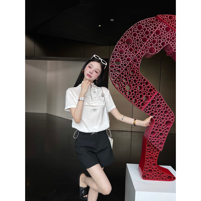 Pra*a triangle logo blouson t-shirt top white and shorts pure black