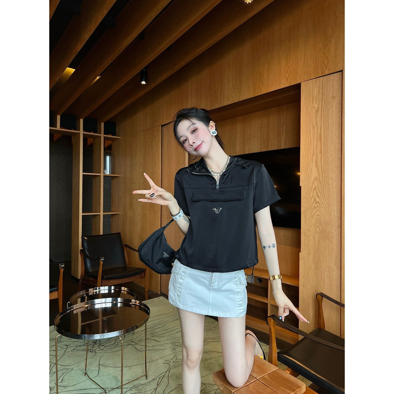 Pra*a triangle logo blouson t-shirt top black and short skirt pure white