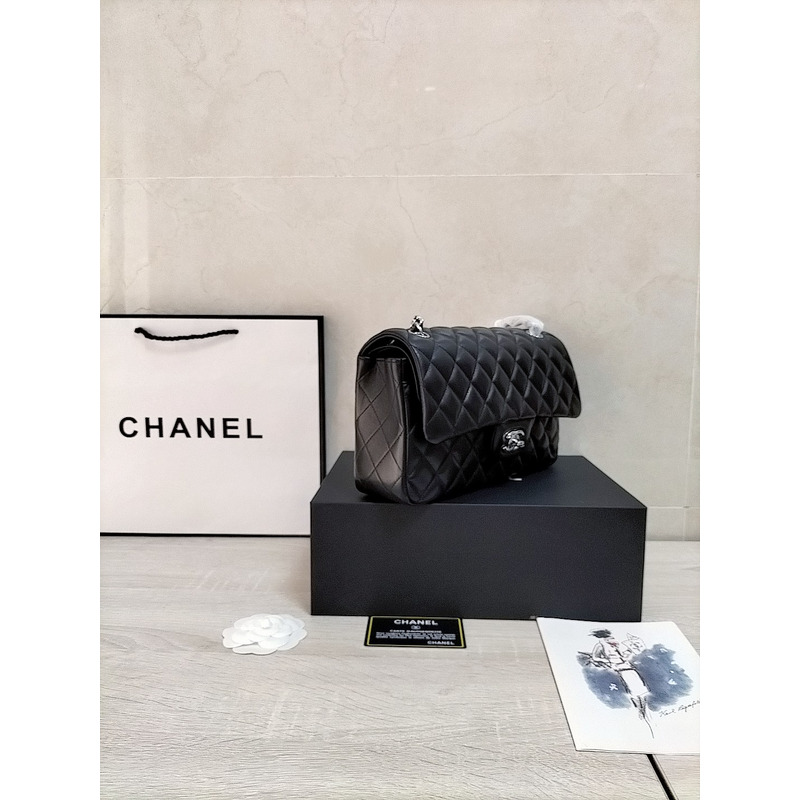 Ch*el classic medium flap shoulder bag black