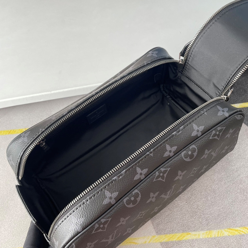 l**is V*t*n dopp kit toiletry bag