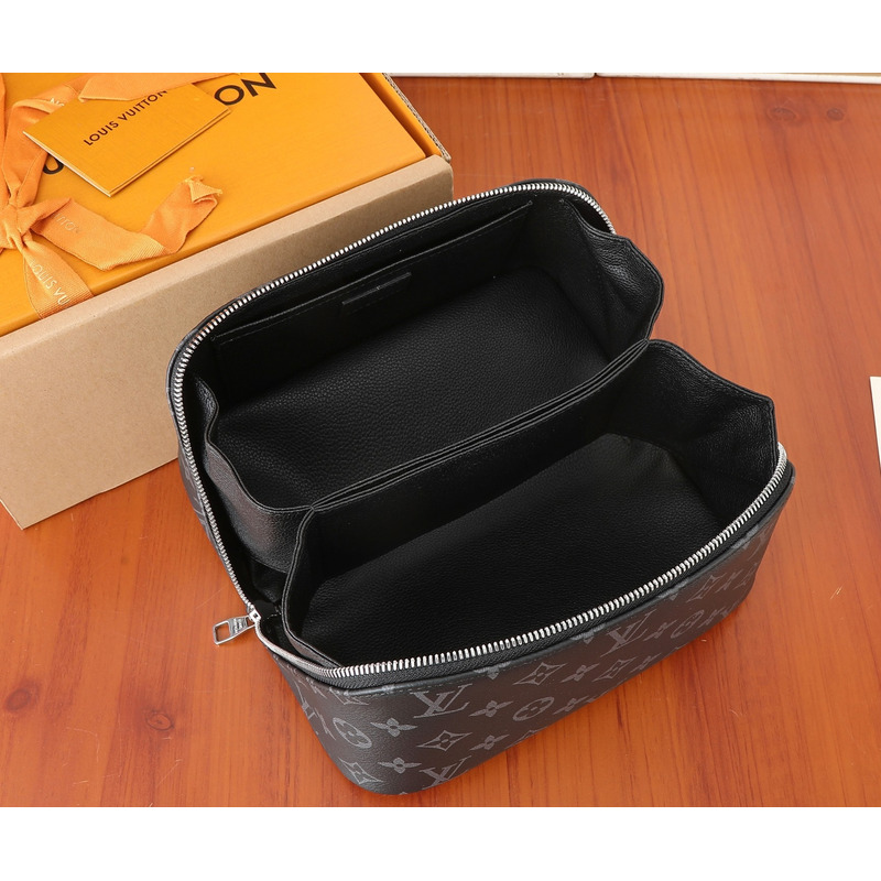 l**is V*t*n m11508 toiletry bag