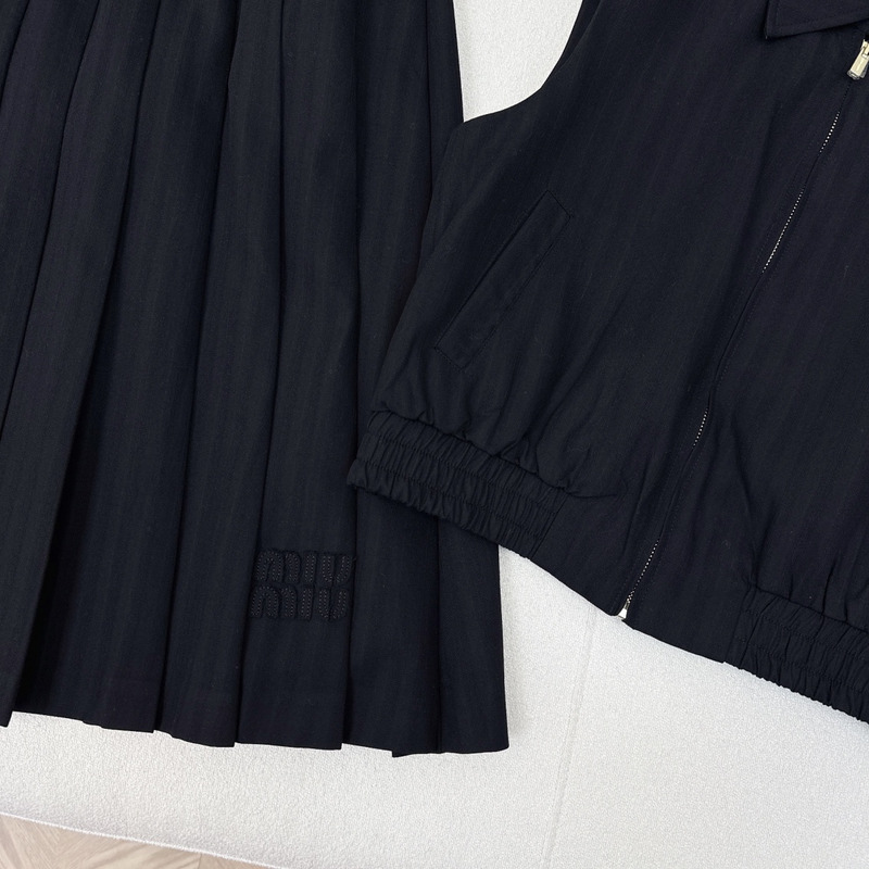 Miu Miu Sleeveless Top And Pleated Skirt Suit Black