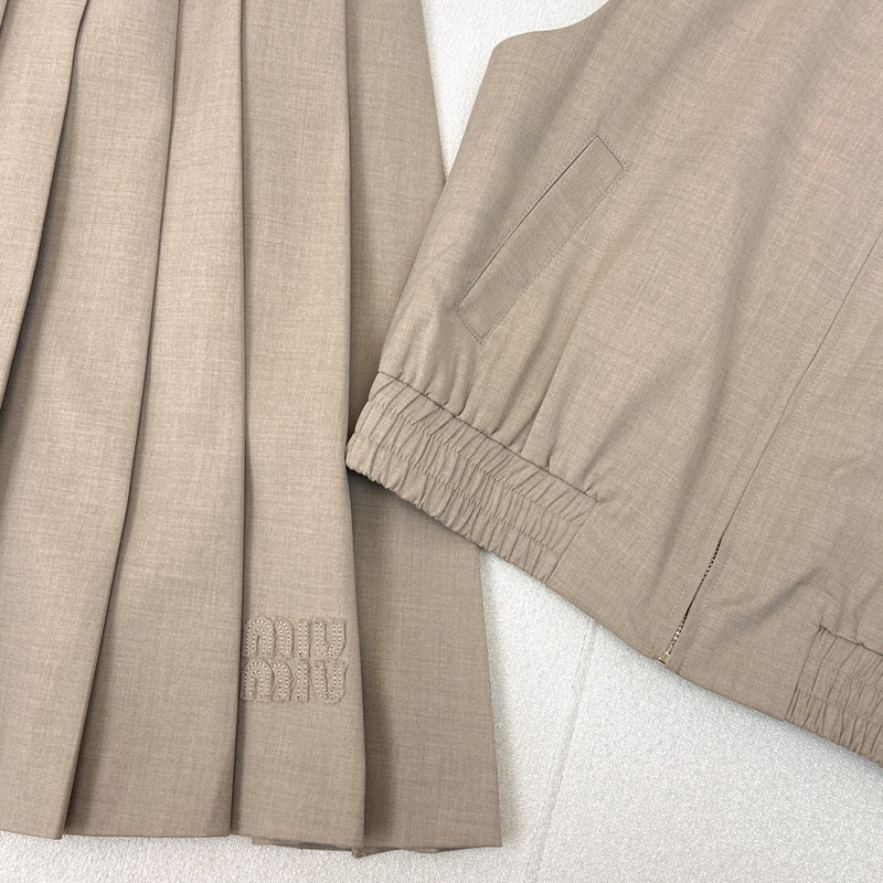 Miu Miu Sleeveless Top And Pleated Skirt Suit Beige