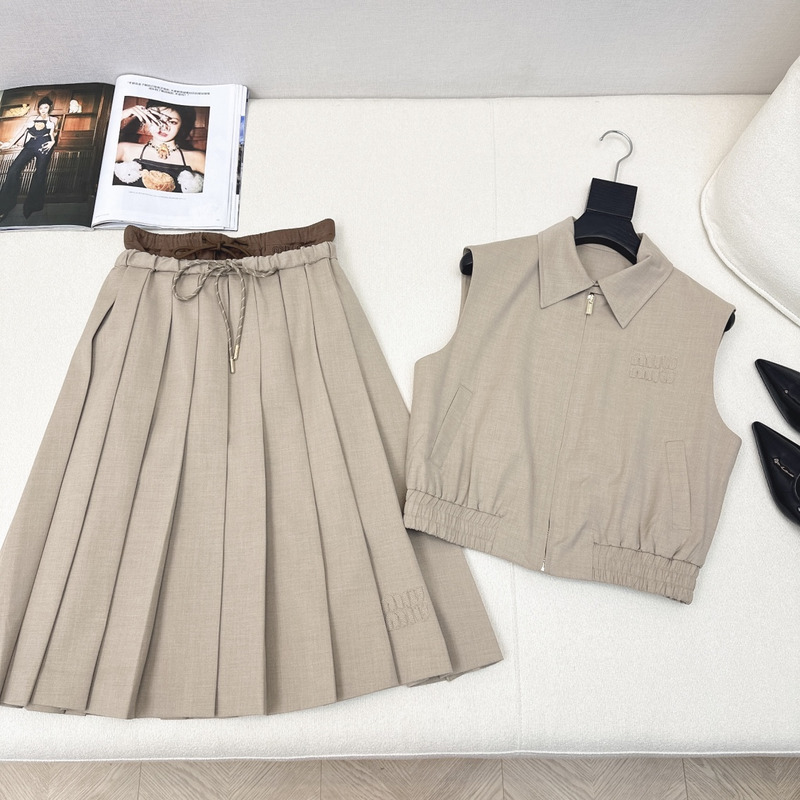 Miu Miu Sleeveless Top And Pleated Skirt Suit Beige