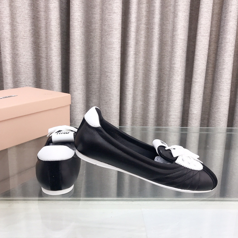 Miu Miu Lace-up Leather Ballet Flats Black And White