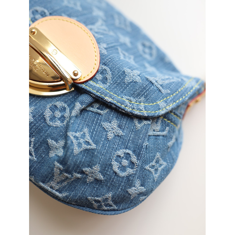 l**is V*t*n mini pleaty raye clutch bag