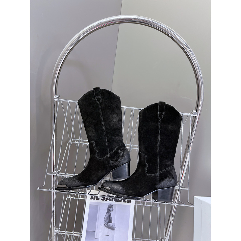 Ce**e suede boot in black