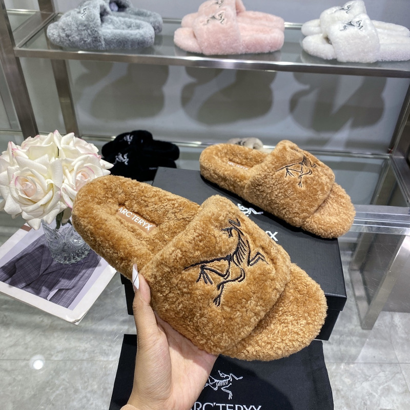Arcteryx Fur Slides Brown