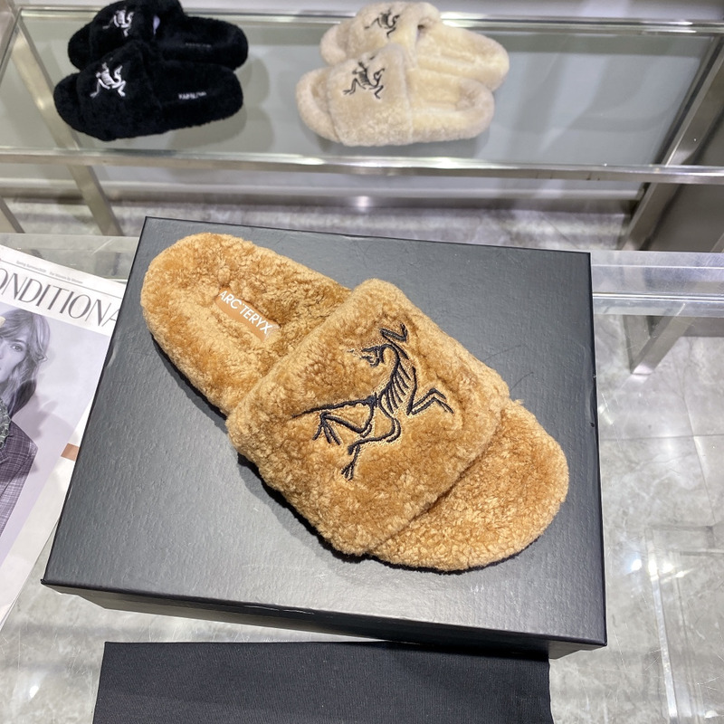 Arcteryx Fur Slides Brown